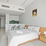 Cozy Studio With Modern Amenities In Dubailand