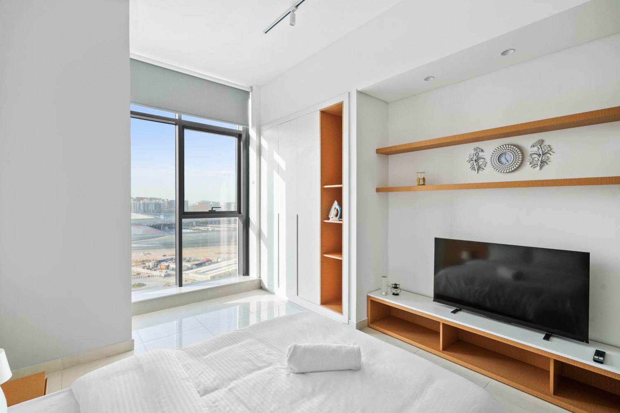 Cozy With Modern Amenities In Dubailand